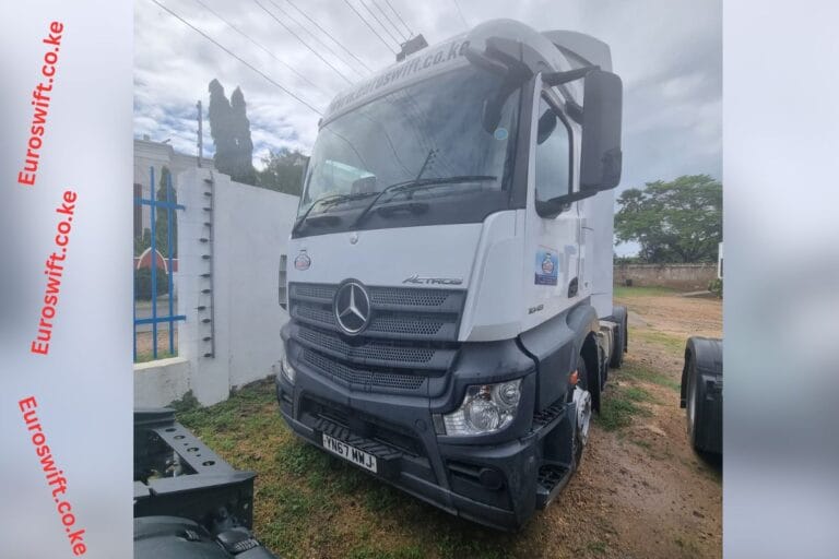 Mercedes-Benz- YN67 MWJ